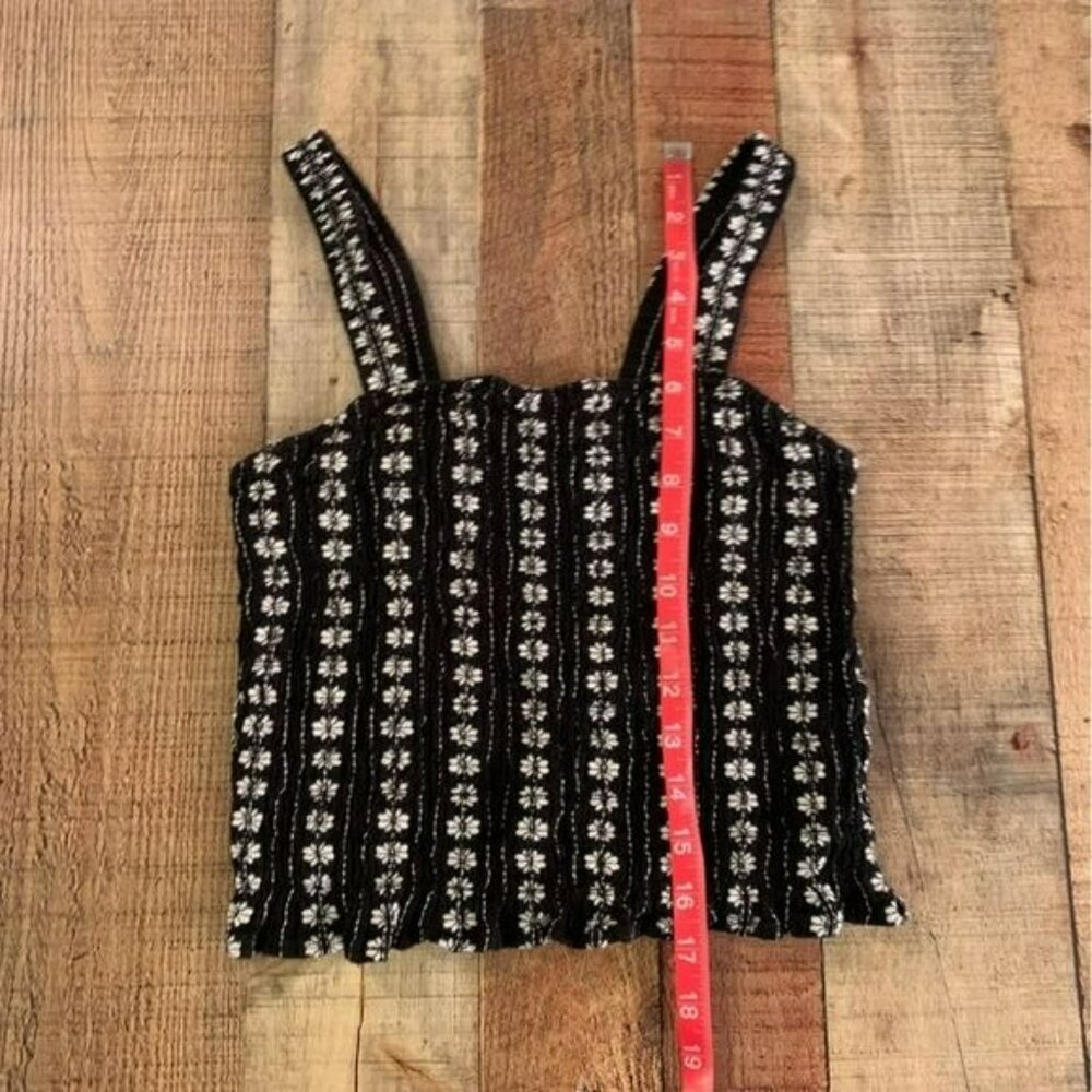 American eagle womens cropped shirred smocked black with white flowers tank top - Picture 3 of 8